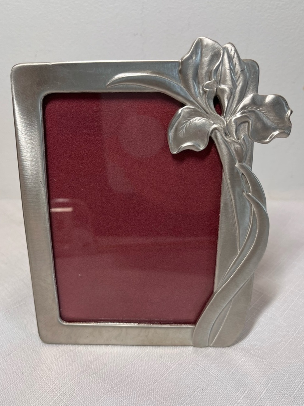 New Vintage Seagull Pewter picture frame floral design. Made in Canada.